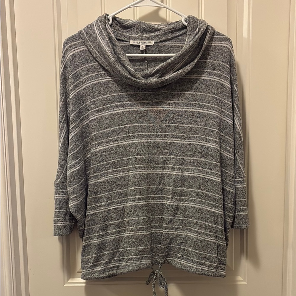 Green Envelope Los Angeles Heather Gray Knit Top